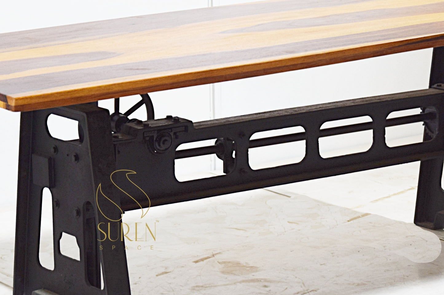 Industrial Cast Iron Table with Solid Wood Top – Elegant Design