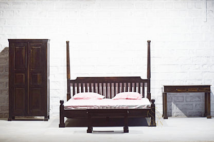 Letto a pilastri in noce scuro con design classico in legno massello per la casa