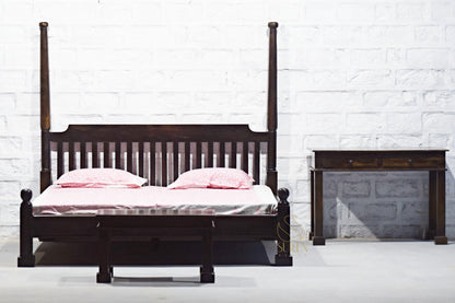 Letto a pilastri in noce scuro con design classico in legno massello per la casa