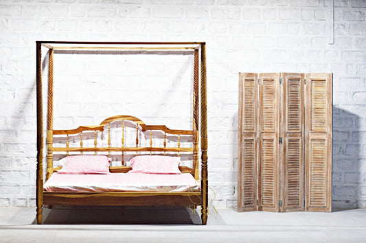 Natural Finish Four Poster Bed in Solid Wood with Classic Design
