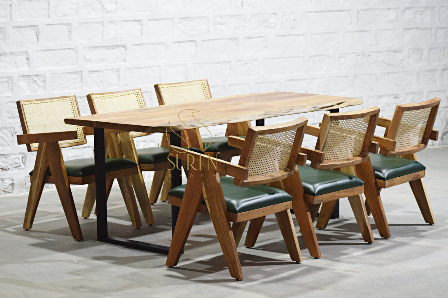 SUREN SPACE Set da pranzo con bordo vivo con tavolo in legno massello e finitura naturale