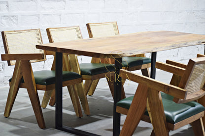SUREN SPACE Set da pranzo con bordo vivo con tavolo in legno massello e finitura naturale