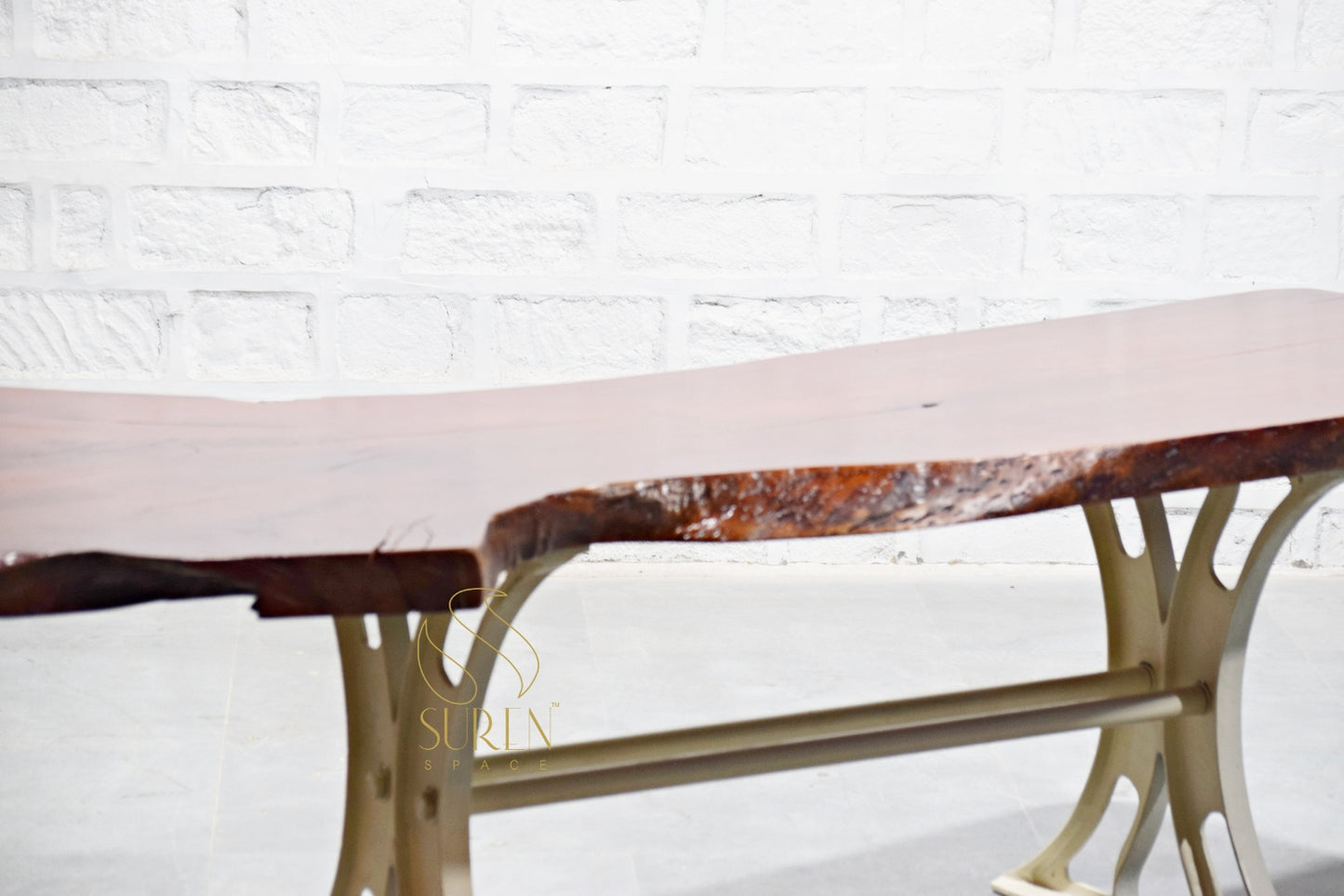 Single Log Dining Table with Cast Iron Base – Iconic Solid Wood Design